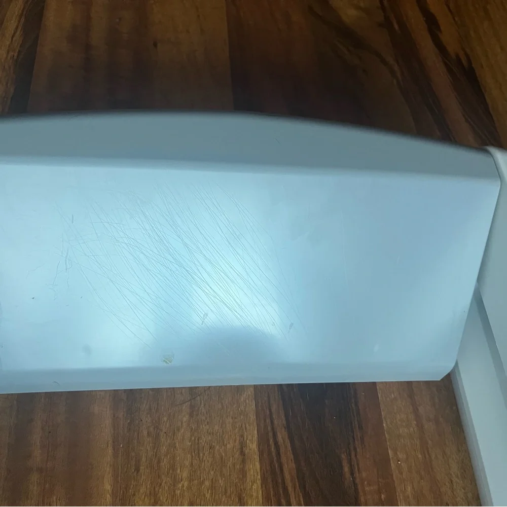 Auto scooping cat litter box.Easy and convenient. Used briefly. works great!